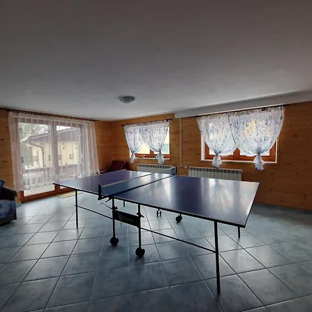 - Dom W Gorach شقة